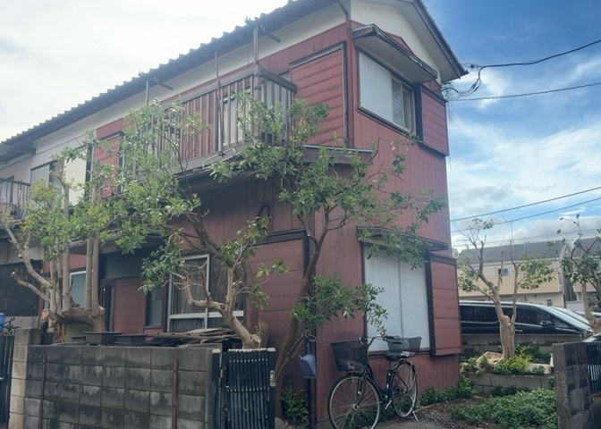 木造住宅とは土台、壁、柱など建築物の強度を支える構造体の材に木が使用されている構造を指します。構造体は建物の自重を支えるだけではなく風圧や水圧、積裁荷重などあらゆる衝撃に耐えるための基礎です。