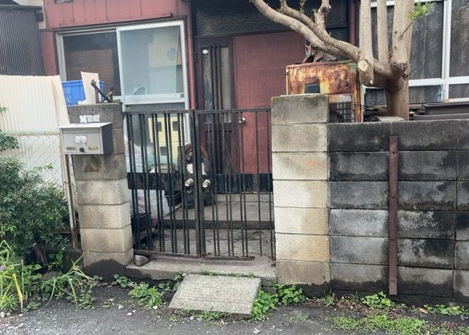 玄関は家の顔と言っても過言ではありません。現地を見学する際は玄関の広さや全体のバランスなどを見てみるといいでしょう。一般的なアプローチのしやすさだけではなく、お年寄りにも優しい設計のものだと安心です。