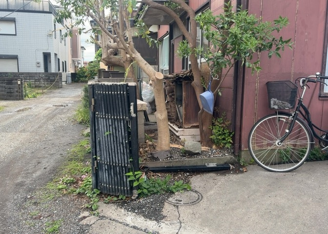 庭があることでガーデニングや家庭菜園はもちろん、こどもの遊び場やペットを放して遊ぶことができます。また、家の周囲に余裕があるということです。隣地との間があれば、十分な日当たりと、風通しが確保できます。