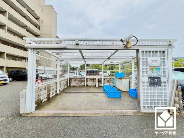 衛生面への配慮もうかがえる、心地よく利用できるごみ置き場です。