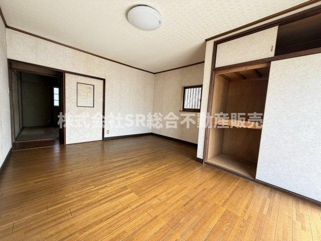 ゆったりした洋室です