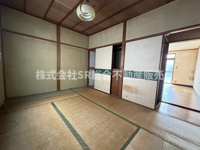 落ち着いて過ごせるお部屋なので、寝室にいかがでしょうか