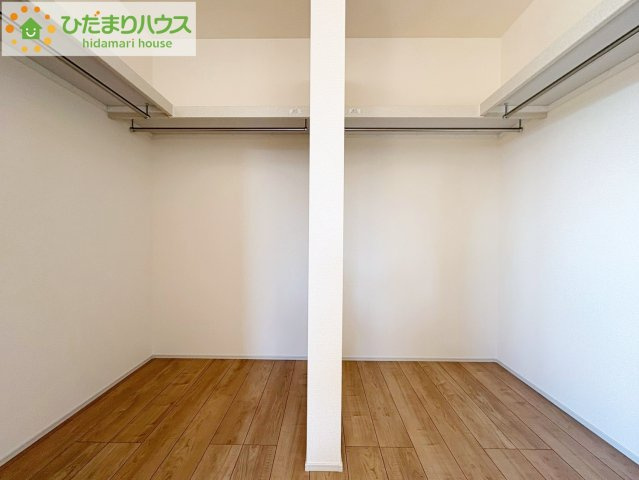 季節物の衣類もスッキリ収納できる、ウォークインクローゼット完備です！！