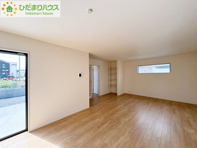 リビング大きな窓からは、暖かな日の光が降り注ぎます・・・