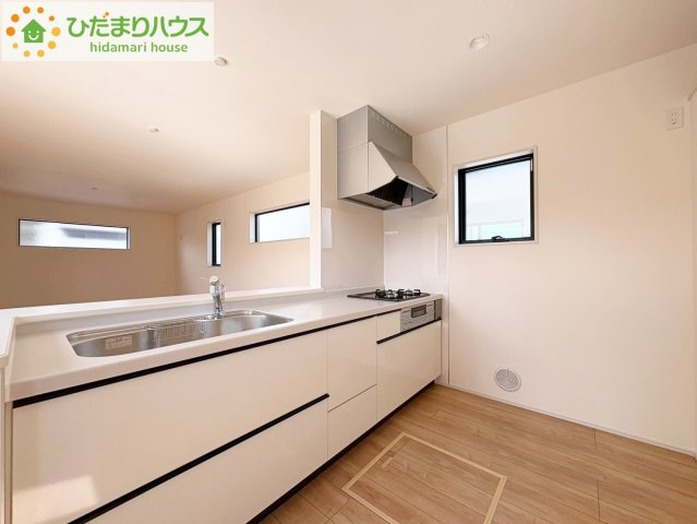 カウンターは少し高くなってますので、手元が隠れて来客からは見えにくくなってます♪