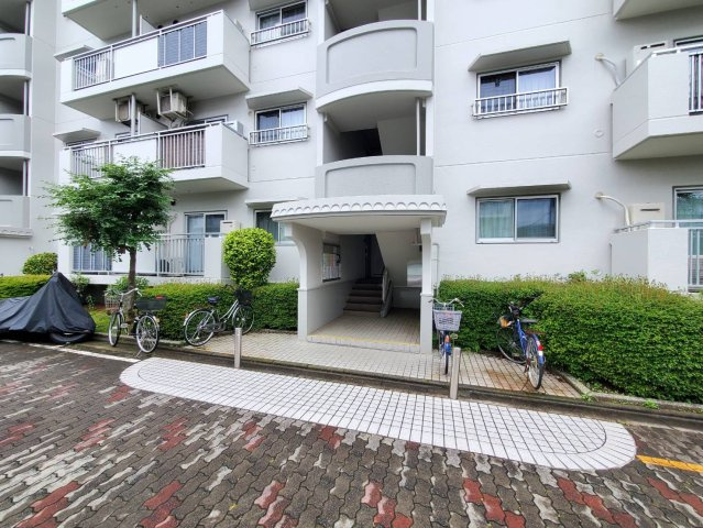毎日通るエントランスはこのようになっています