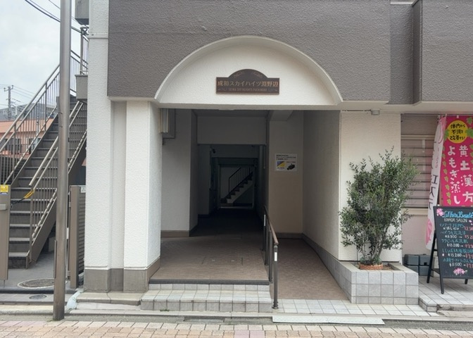 マンションのエントランスには、もともと風よけや防犯の役割がありますが、マンションによって宅配ボックスなどの設備が備わっている所もあります。日々の生活をイメージしながら生活しやすさをチェックしましょう。