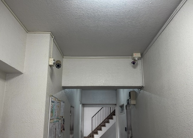 室内の防犯設備もチェックしましょう！モニター付きインターホンが設置されているか、防犯シャッターが設備されているか、ベランダに人が上がってきにくい高さかなどチェックしておくと入居後も安心できるでしょう。