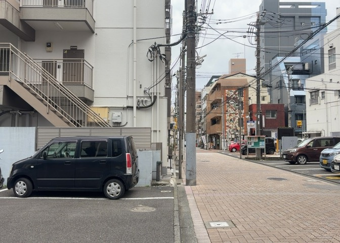 隣家の土地はどうなっているのか、生活利便施設が近くにあるのか、学校まで近いかなど、お客様のライフスタイルにあわせたイメージが重要です。また、近くにあると困る施設が近くにないかも確認するといいでしょう。