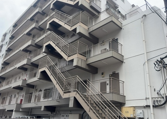ＳＲＣ造は強度や耐震性の面でもRC造と比べて優れています。そのため、10階建以上の高層または超高層マンションなどの建築にも多く採用されています。柱や梁などのサイズが小さくても高い耐震性を確保できます。