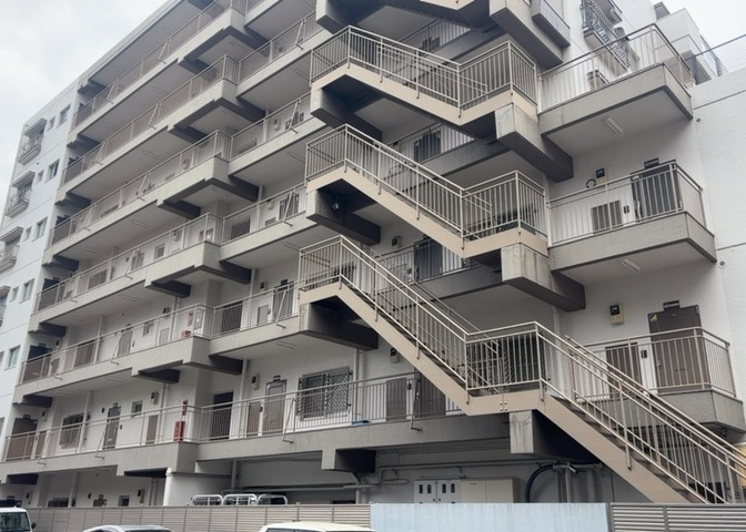 マンションの駐輪場は、事前に空きがあるか確認を取ると安心です。せっかく入居したのに駐輪スペースがない！なんてことになったら大変ですよね。そこで、内見時や購入前にはまず事前に確認しておくと良いでしょう。