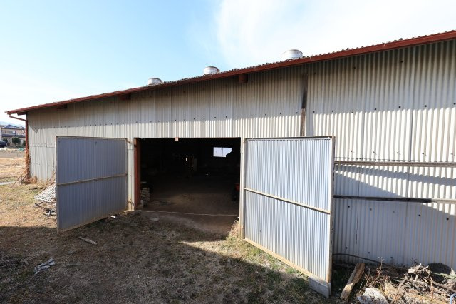 屋根付きの作業スペースがあり、雨天でも屋外作業が行えます。