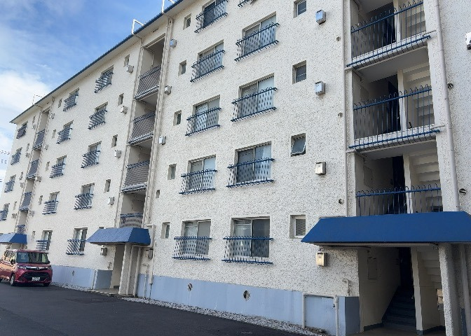 室内の防犯設備もチェックしましょう！モニター付きインターホンが設置されているか、防犯シャッターが設備されているか、ベランダに人が上がってきにくい高さかなどチェックしておくと入居後も安心できるでしょう。