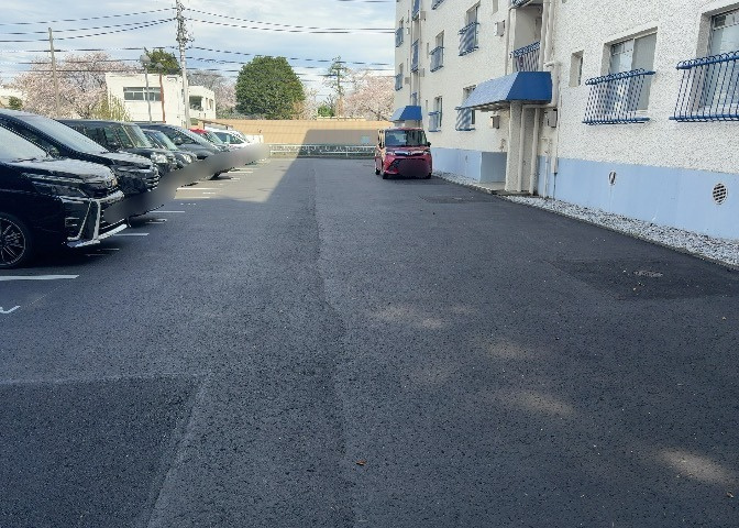 共用部分は、一棟の建物に住む区分所有者全員が共同で所有するとし、共用部分の管理、補修などは、区分所有者で形成される管理組合が行います。個人の判断で勝手に変更することはできませんので覚えておきましょう。