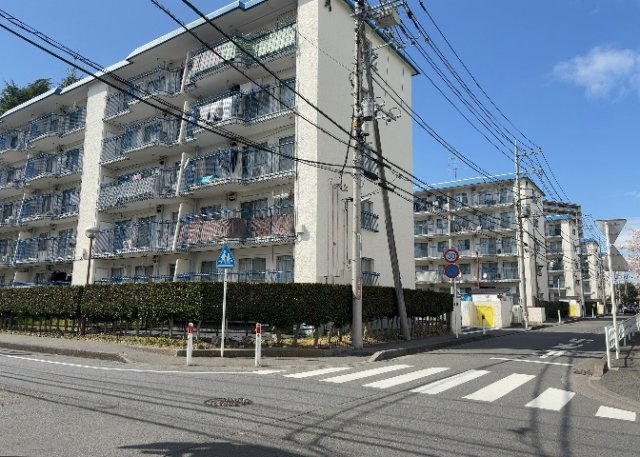 隣家の土地はどうなっているのか、生活利便施設が近くにあるのか、学校まで近いかなど、お客様のライフスタイルにあわせたイメージが重要です。また、近くにあると困る施設が近くにないかも確認するといいでしょう。