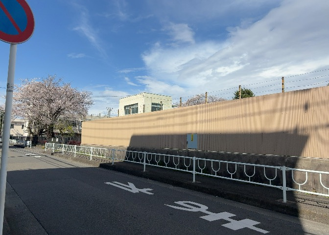 眺望を気にして物件を探す場合、前面に建物が建っていないか現地で確認しましょう！前面に建物があると景色はもちろん、日当たりや風通しにも影響が出てきます。住んだ時のことを想像しながら現地見学をしましょう。