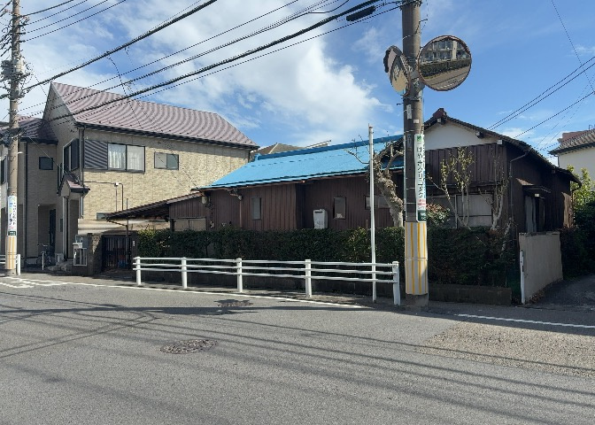 景色重視でお家選ぶをするとスーパーが遠い！学校が遠い！など生活をするうえで利便性で困ることもあります。まず一度現地を見学する際に、周辺の施設などがあるかを確認し、暮らし始めた後のことを想像しましょう。