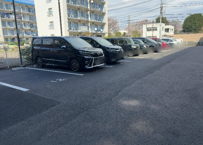 マンションの駐輪場は、事前に空きがあるか確認を取ると安心です。せっかく入居したのに駐輪スペースがない！なんてことになったら大変ですよね。そこで、内見時や購入前にはまず事前に確認しておくと良いでしょう。