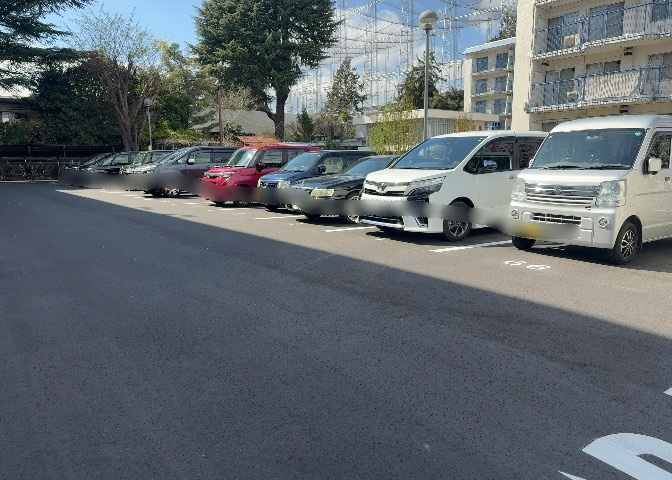 駐車場と明記されていても、最小スペースでつくられた駐車場だと大型車は駐車できなかったり、出入りしにくくなったりする可能性があります。お車のサイズと購入したい物件の駐車場のサイズを現地で確認しましょう。