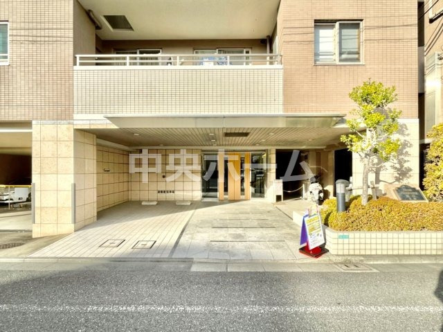 【エントランス】マンションのエントランスは、その物件の印象を決める、顔とも言える場所です。毎日通る場所ですからきれいなのが一番です。