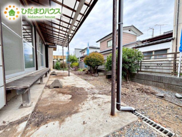 日当たりの良い広い庭。一戸建てならではの楽しさが広がります(*^-^*)友人や親せきが集まってＢＢＱをしたり、ペットと遊んだり。