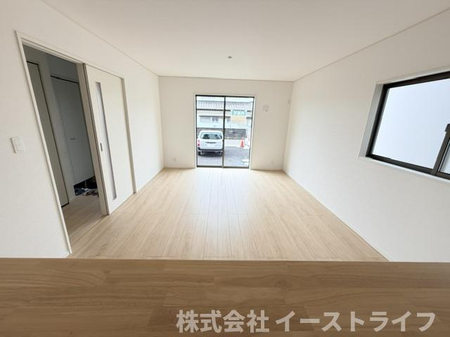 同社施工写真　キッチンからリビングへの目線です◎