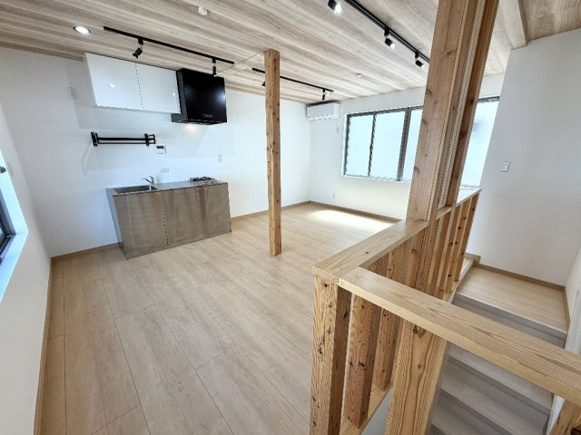 北、南側からの採光、風通しの良さも魅力でございます。