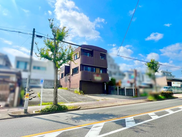 人通りの多いロードサイド、周辺には賃貸マンションや店舗、兼用住宅が多く、様々な用途でご利用いただけます！
