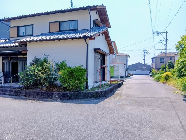 西側にも市道接道、幅員5.6ｍ！開放感と利便性を兼ね備えた角地。ゆとりある暮らしを実現。