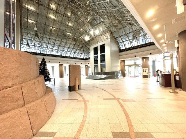 明るく広々としたエントランスが迎えてくれます。　