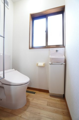 トイレは2ヵ所あります！朝の争奪戦も回避できますね♪