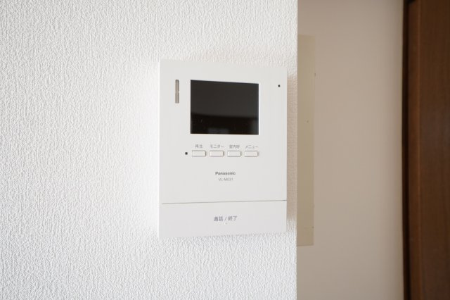モニター付きインターホンのため、来客を確認できます。防犯のためにも必ずモニター付きがいいですね♪