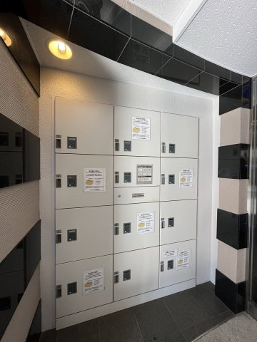 宅配ボックスもあり便利です