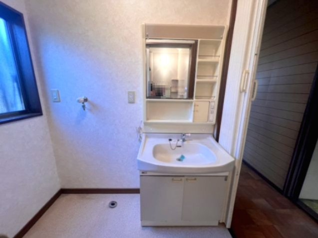 朝の身支度には欠かせない独立洗面化粧台