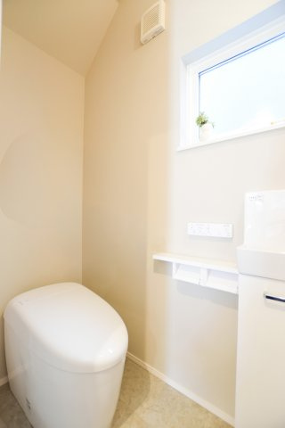 普段のお手入れが簡単！みんなが落ち着いて使えるトイレ空間　※施工イメージとなります