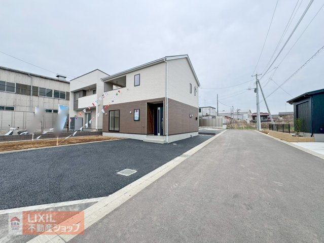 【前面道路】現地完成写真。道幅や駐車など、ご確認ください。