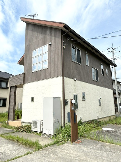温かみのある外観で、こだわりの詰まったお洒落な住宅です♪