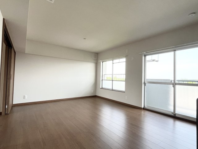 管理状態の良い団地です。周辺には緑が多く、落ち着いた住環境を求める方におすすめです。