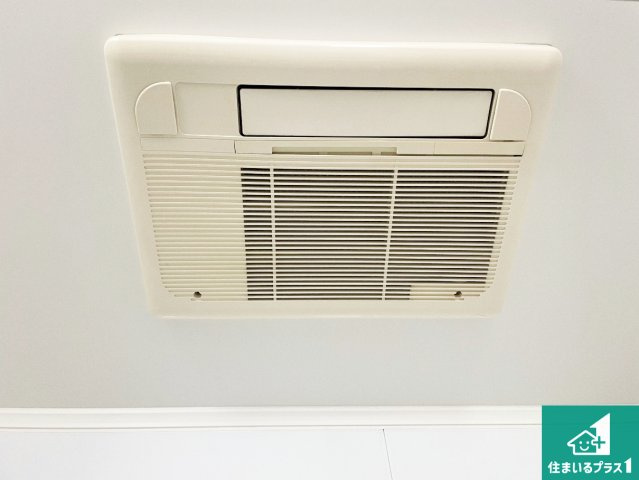四季を通して快適なバスライフをお手伝いする浴室暖房乾燥機！浴室の乾燥・暖房・涼風・換気はもちろん、24時間換気にも対応！