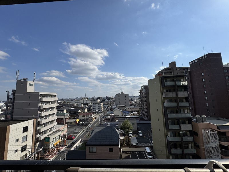 バルコニーからの眺望です。　青空を眺めながらリラックスできます。