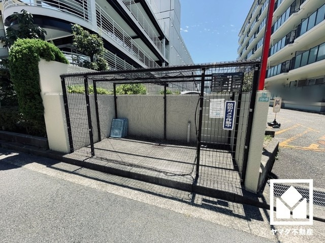 綺麗に整備されたゴミ出し場で気持ち良くお使い頂けます。