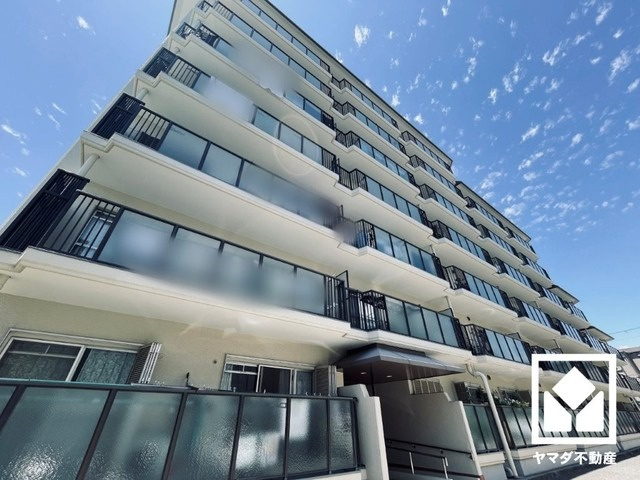 徒歩5分圏内に買い物施設が複数揃う、生活便利な環境です。