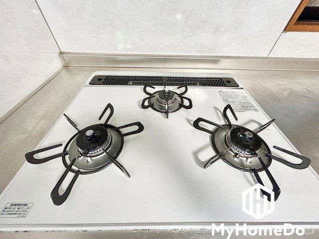 効率的な調理で週末の作り置きも時短可能な3口コンロ。
