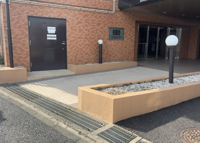 物件によっては、入居者が個人的に使用できる専用庭がついているものもあります。また、住宅の中にある土間の部分を庭と呼ぶこともあります。庭の用途は住む人によって変わり、それによってデザインもさまざまです。