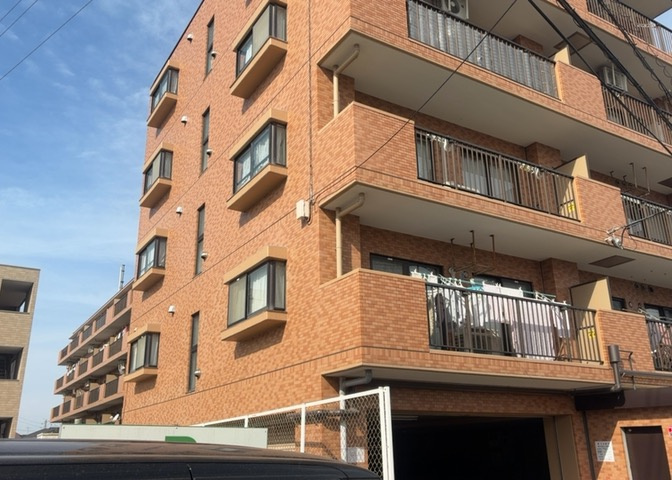 ＳＲＣ造は強度や耐震性の面でもRC造と比べて優れています。そのため、10階建以上の高層または超高層マンションなどの建築にも多く採用されています。柱や梁などのサイズが小さくても高い耐震性を確保できます。
