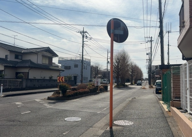 眺望を気にして物件を探す場合、前面に建物が建っていないか現地で確認しましょう！前面に建物があると景色はもちろん、日当たりや風通しにも影響が出てきます。住んだ時のことを想像しながら現地見学をしましょう。