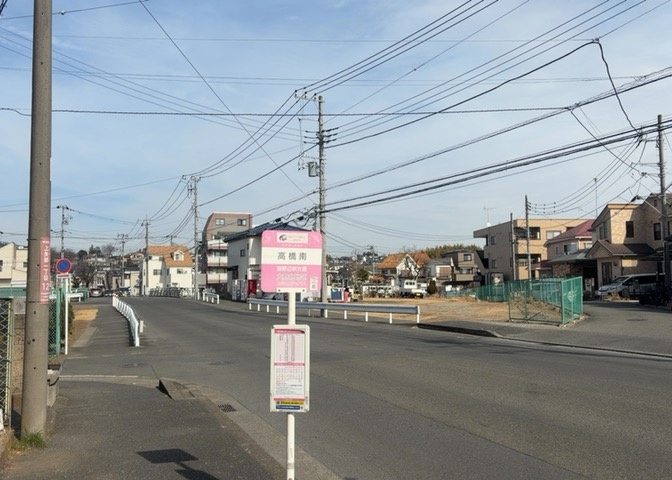 眺望の良さを楽しめるダイニングキッチンで家族団らんの時間を過ごしてはいかがでしょうか。バルコニーから見える景色を家族で眺める時間は、時間が経つのを忘れてしまいそうですね。是非、現地を見に行きましょう！