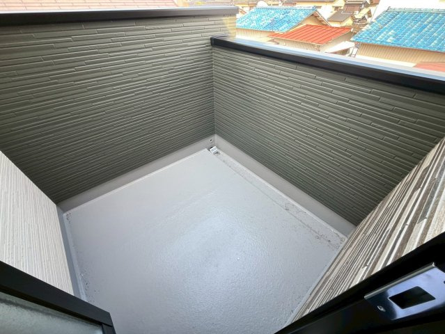 用途多様なバルコニーです