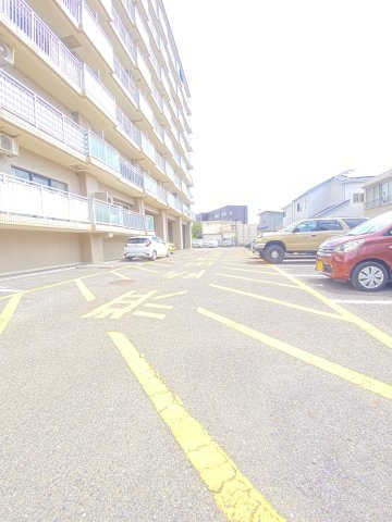 平面駐車場空きありです！