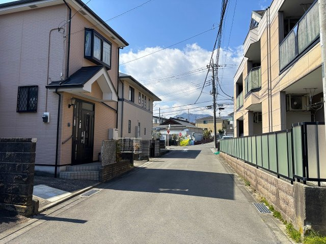 周辺には高い建物がなく陽当たり、通風良好です！